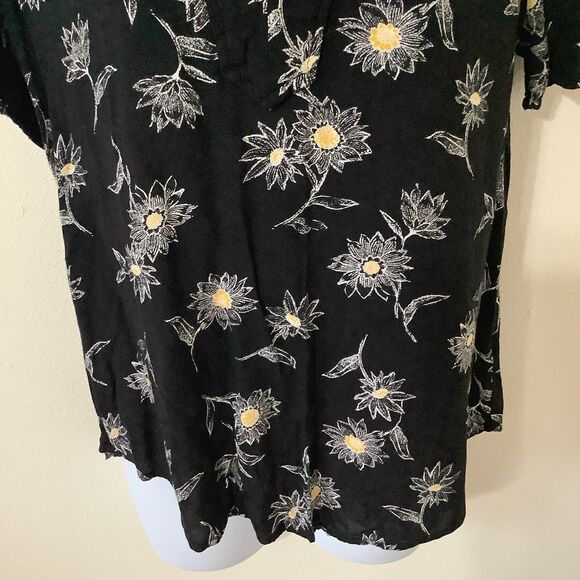 Old Navy Black Floral Cottagecore Summer Tropical Flower Print Flowy Top Medium - Picture 4 of 10